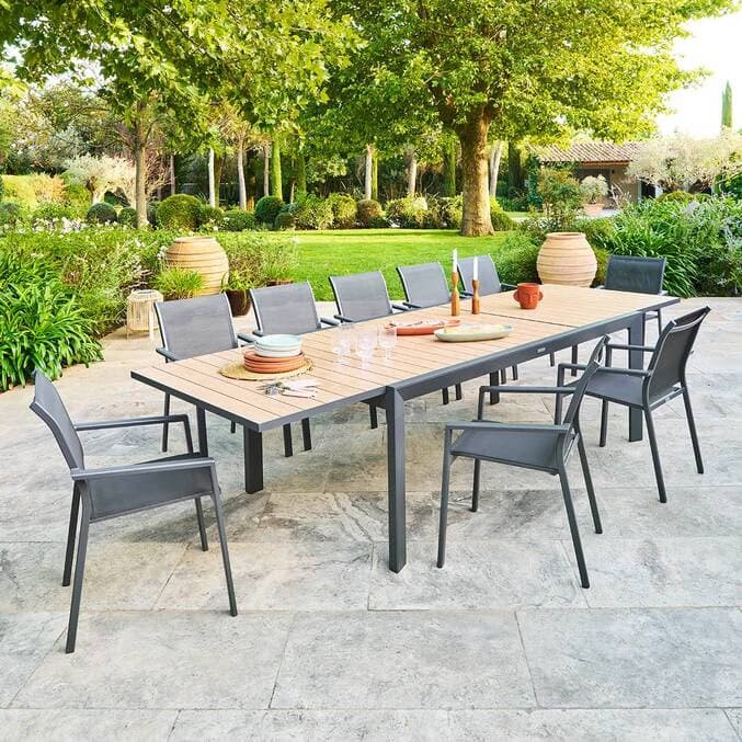 Table de Jardin Extensible Évasion Hespéride – Aluminium & Effet Bois Honey / Graphite – 12 Places (200/320 cm)
