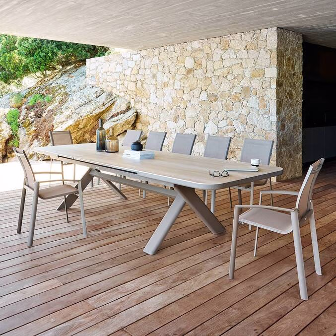 Table de Jardin Extensible Volupty Hespéride – Pierre Frittée & Aluminium Sarrasin / Café – 12 Places (259/339 cm)