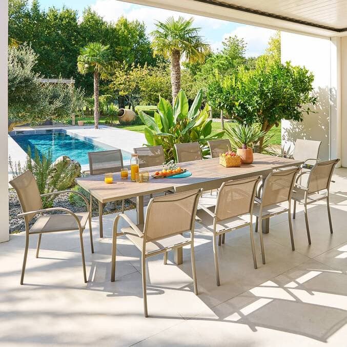 Table de Jardin Extensible Piazza Hespéride – Aluminium & Verre Effet Bois – 10 Places (135/270 cm)
