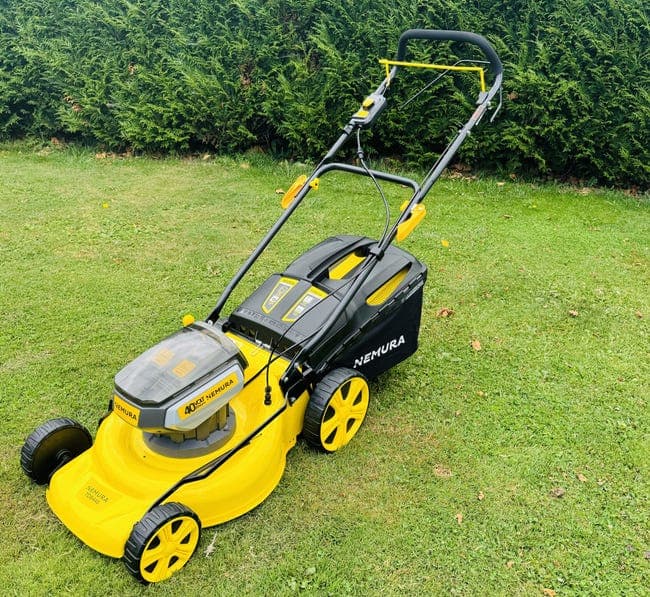 Tondeuse à Batterie 80V Tractée – 46 cm + 2 Batteries